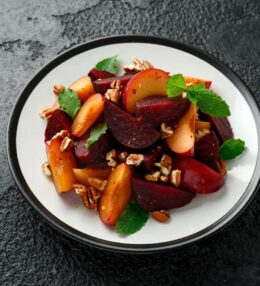 Salad mận hạt óc chó